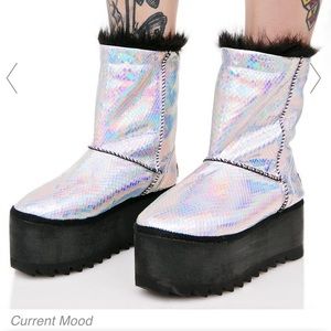 ***ISO*** CURRENT MOOD COMFY LIFE BOOT SZ 10. PLEASE HELP ME ❤️❤️❤️❤️